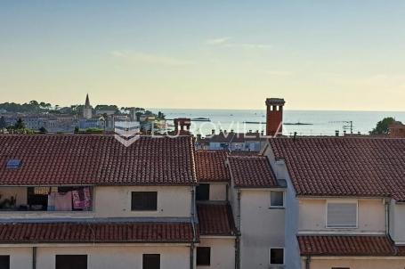 Istra, Poreč - trosoban stan sa panoramskim pogledom udaljen 300 m od mora