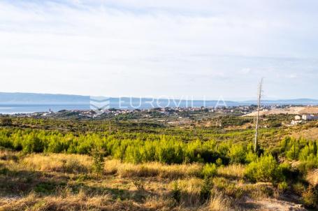 Mravince, atraktvino građevinsko zemljište površine 2067 m²