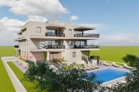 Istra, Umag, Trosoban stan u prizemlju 82,05 m², 400 m od mora