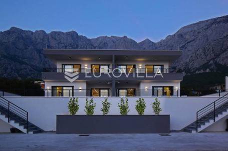 Makarska, vila s bazenom i panoramskim pogledom