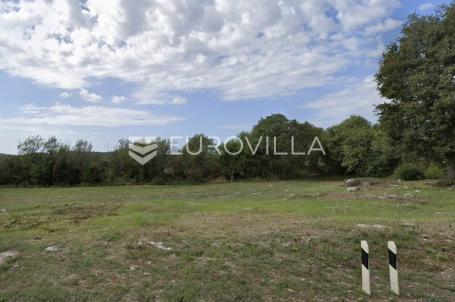 Poreč, Sv. Lovreč, građevinsko zemljište u industrijskoj zoni, 4040 m²