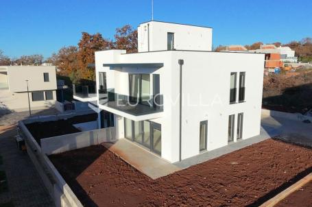 Istra, Novigrad, NOVOGRADNJA, dvojna kuća 500 m od mora 