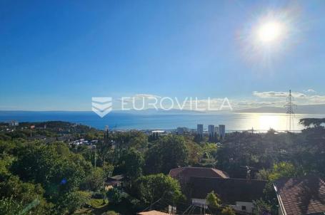 Rijeka, Kozala, luksuzan i prostran stan u novogradnji  s krovnom terasom i bazenom