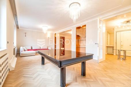 Zagreb, Trg bana Jelačića, komforan trosoban stan 160 m², parking