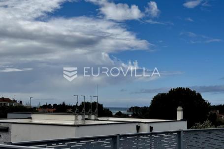 Istra, Novigrad, stan 120 m² KROVNA TERASA 150 m², na top lokaciji 500 m od centra grada