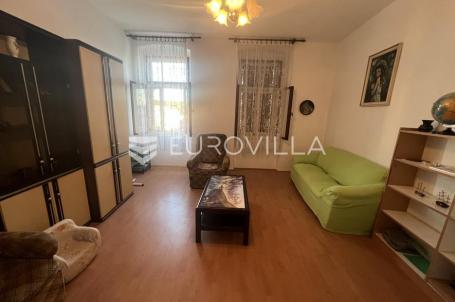 Pula, Kaštanjer stan u starogradnji 65 m2 