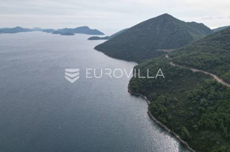 Pelješac, građevinsko zemljište 28.000 m² s hotelskom namjenom, uz more