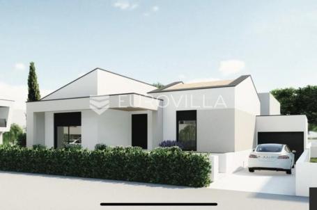 Pula, Šikići, samostojeća kuća s garažom 125 m2