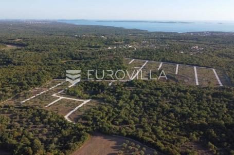 Vodnjan, Mandriol, poljoprivredna parcela s putem 558 m², 900 m od mora