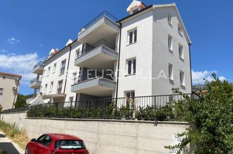 Bol, atraktivan trosoban apartman 87,67 m² s vrtom NOVOGRADNJA