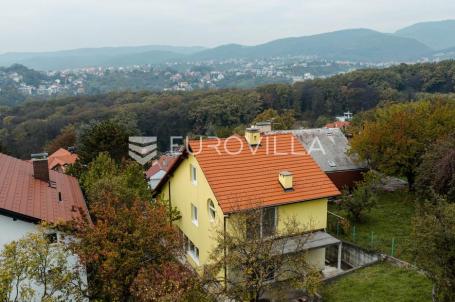 Vrhovec, kuća u visokoj roh bau izvedbi NKP 326 m2 na zemljištu od 1105 m2