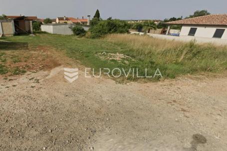 Pula, Šikići, građevinsko zemljište pravilnog oblika, 550 m2, u uređenom okruženju