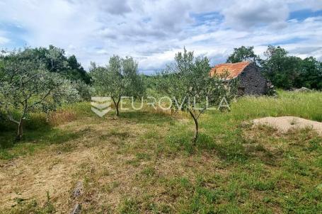 Nacionalni park Krka, građevinsko zemljište idealno za investiciju (10 000 m2)