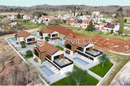 Istra, Pazin - prostrano zemljište 10.700m2 s građevinskim dozvolama za izgradnju četiri vile