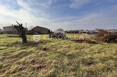 Marčana, Loborika, građevinsko zemljište 506 m² na odličnoj lokaciji s putem