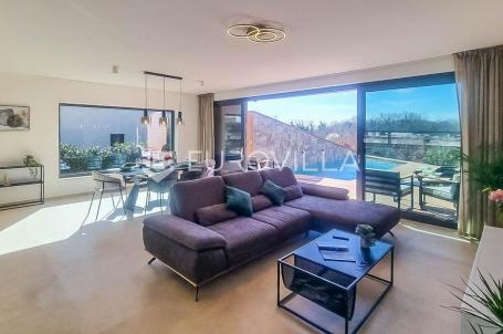 Istra, Novigrad, moderna vila od 136m2 s pogledom na more