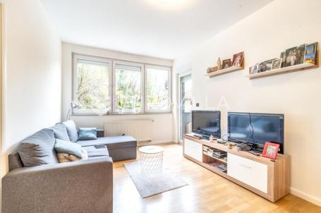Zagreb, Šestinski dol, trosoban stan s garažom površine 70,25 m²