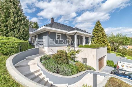 Zagreb, Jelekovići, prekrasna vila NKP 303,5 m2 na parceli 1786 m2
