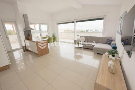 Zadar, Privlaka, moderan dvosoban penthouse s prekrasnim pogledom na more