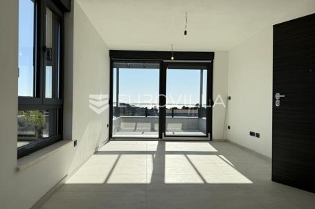 Istra, Banjole, trosobni osunčani stan u novogradnji s pogledom na more, 63.51 m², top lokacija