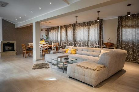 Istra, Medulin, višesoban penthouse s predivnom terasom i pogledom