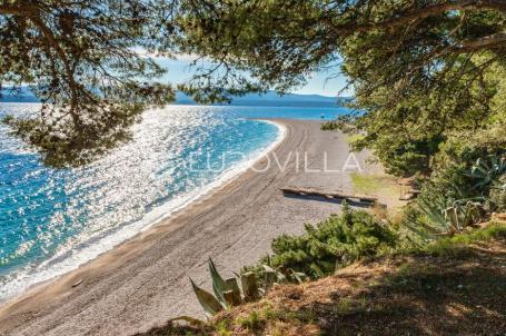 Brač, Bol, atraktivna poljoprivredna parcela površine 130.000 m², moguća gradnja