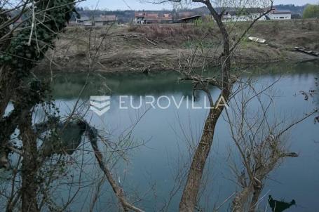 Ozalj, građevinsko zemljište 800 m2, na samoj rijeci Kupi