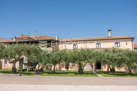 Istra, Umag, novouređeni aparthotel u blizini mora, 400m2