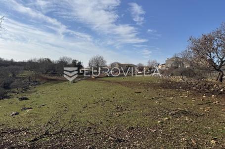 Istra, Poreč okolica - građevinsko zemljište 1003 m2 na rubu urbanizacije okruženo zelenilom