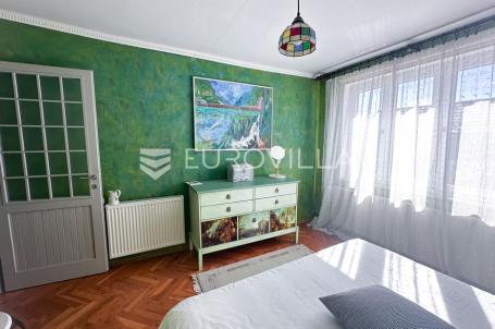 Vinkovci, centar, 249.54 m² kuća na 3 etaže pomoćna zgrada te garaža