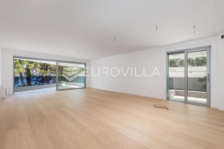 Opatija, centar, trosoban stan u novogradnji s 2 terase neto korisne površine od 134 m²