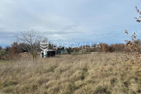 Poreč, Veli Maj, veliko građevinsko zemljište 1975 m², pravilnog oblika s pogledom more