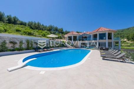 Korčula, atraktivna vila prvi red do mora