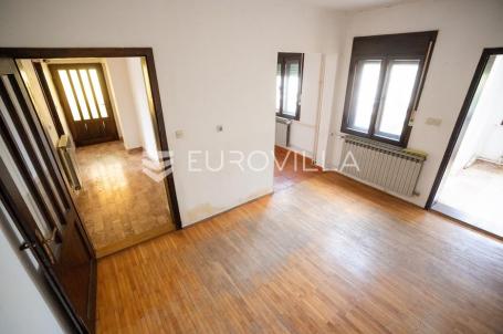 Đakovo, Centar, kuća 115 m2 na atraktivnoj lokaciji