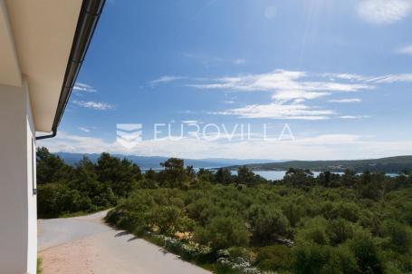 Otok Krk, Čižići, trosoban stan 200 m od mora, NOVOGRADNJA