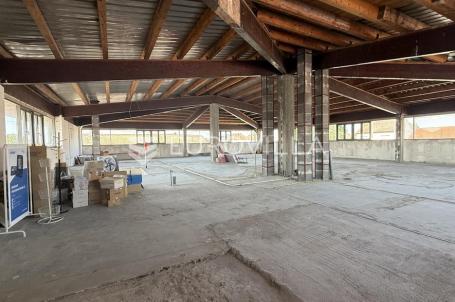 Osijek, Čepin, poslovni prostor u roh-bau izvedbi, površine 537 m2