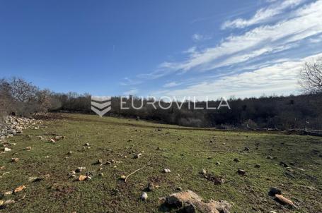 Istra, Poreč okolica - građevinsko zemljište 1033 m2 na rubu urbanizacije okruženo zelenilom