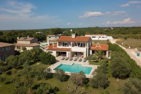 Istra,  Savičenta, Juršići, moderna vila 400 m2 na velikoj okućnici 1986m2