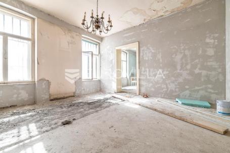 Zagreb, Palmotićeva ulica, odličan četverosoban stan, visoki roh bau s novim liftom 136 m²
