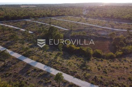 Vodnjan, Mandriol, poljoprivredna parcela s putem 398 m², 900 m od mora