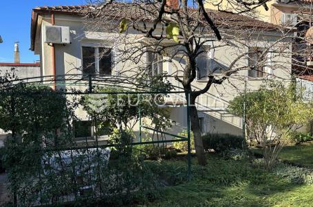 Istra, Pula - dvojna kuća NKP 150 m2 u neposrednom centru grada