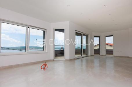 Crikvenica, trosoban stan 68 m² s panormaskim pogledom na more