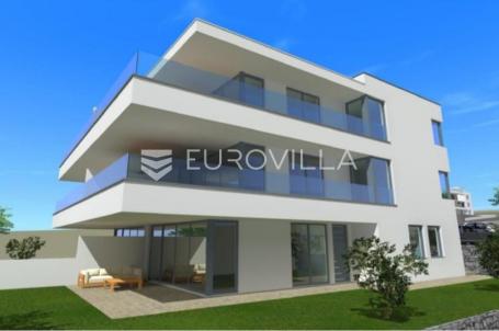 Otok Krk, Krk, prekrasan trosoban stan s pogledom na more 77 m² i vrtom