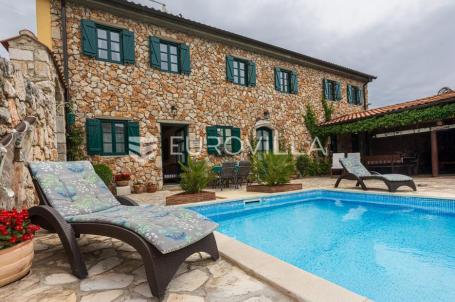 Vinodolska Općina, Bribir, šarmantna vila s pomoćnim objektom i bazenom