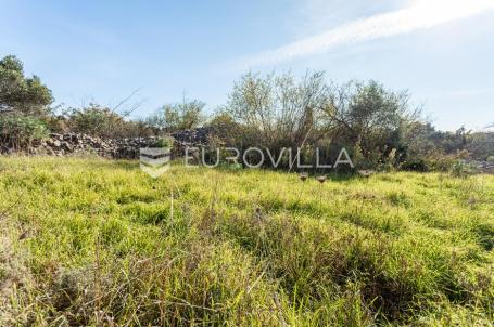Čiovo, Okrug Gornji, građevinsko zemljište 1731 m²