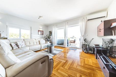 Zagreb, Gornji Bukovac, prekrasan četverosoban stan s garažom, parking, 144 m²