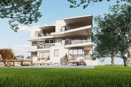 Istra, Umag, Trosoban stan na prvom katu 79,50 m², 400 m od mora