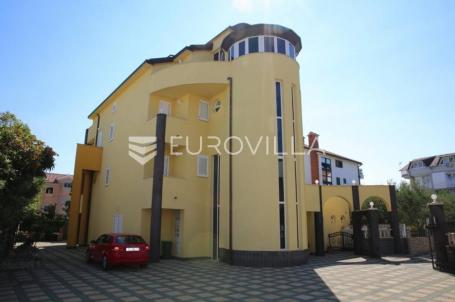 Vodice, atraktivna vila 850 m²