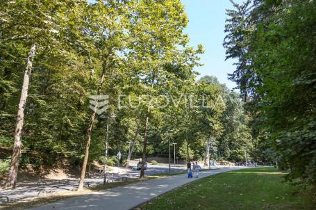 Kozarčeva obiteljska vila 350 m² na zemljištu 1.500 m²