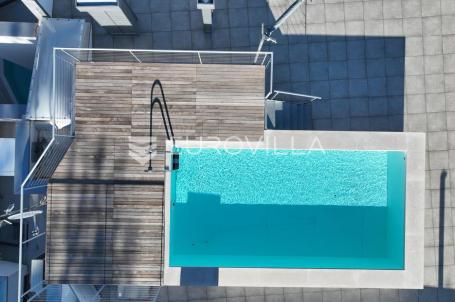 Opatija, centar, atraktivan trosoban stan 105 m² u novogradnji s pogledom na more
